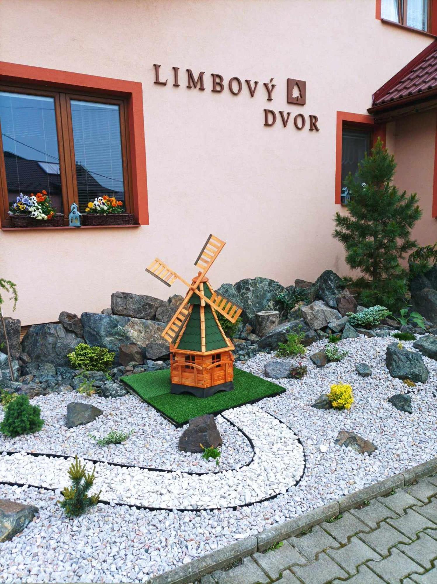 Pezion Limbovy Dvor Hotell Vrbov Exteriör bild