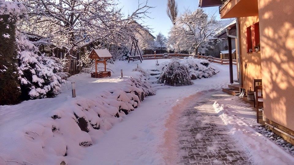 Pezion Limbovy Dvor Hotell Vrbov Exteriör bild