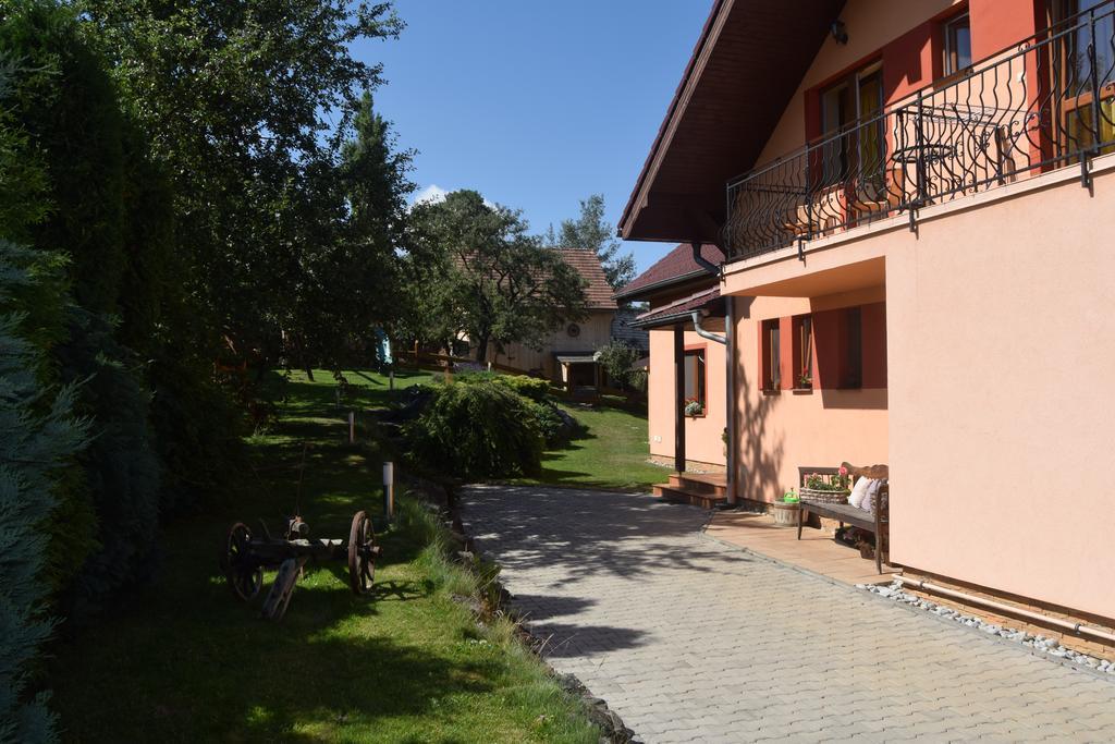 Pezion Limbovy Dvor Hotell Vrbov Exteriör bild