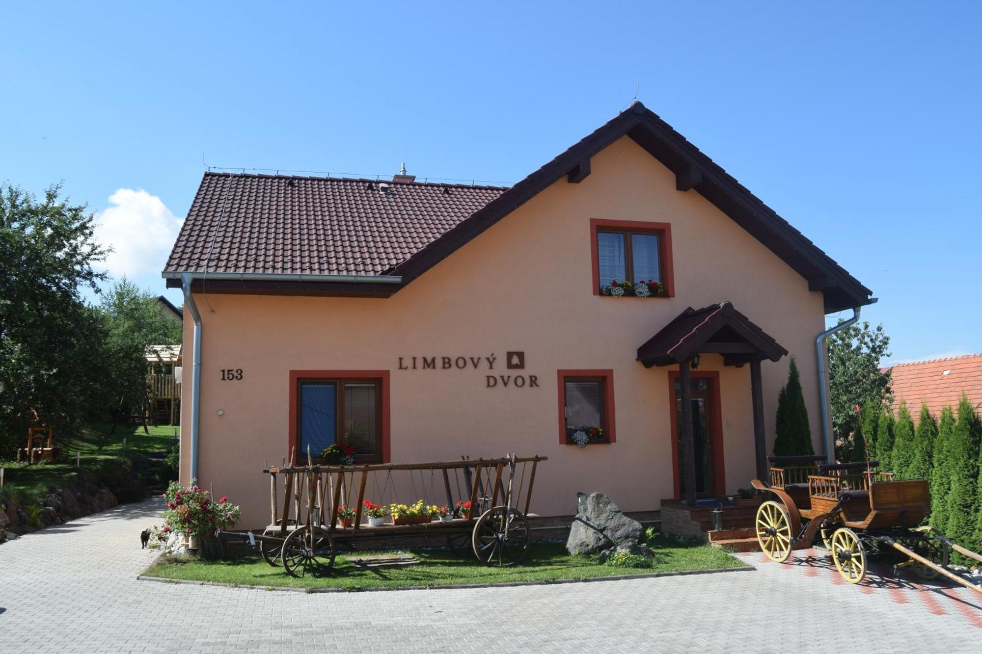 Pezion Limbovy Dvor Hotell Vrbov Exteriör bild