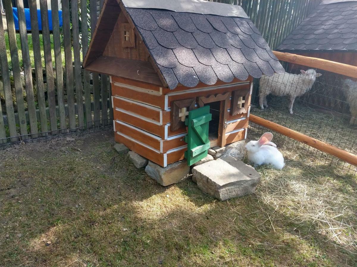 Pezion Limbovy Dvor Hotell Vrbov Exteriör bild