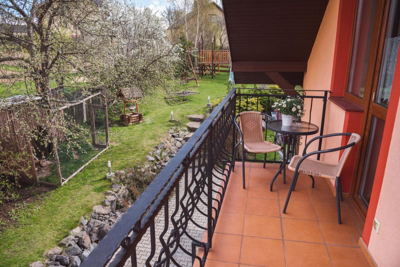 Pezion Limbovy Dvor Hotell Vrbov Exteriör bild